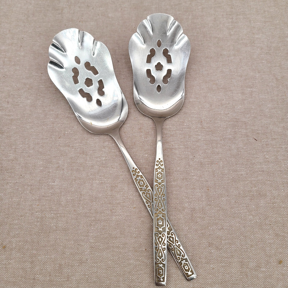 Oneida Deluxe SPANISH MOOD Stainless Steel 8.5” Set of 2 Pastry Servers - Picture 2 of 6